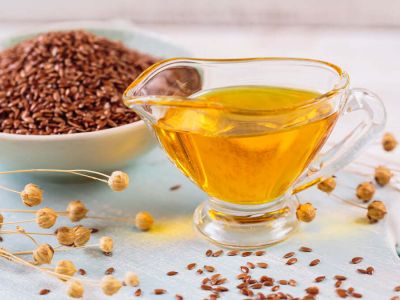 Kiedy pić olej lniany? Rano czy wieczorem?